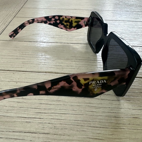 Prada PR-23YS 1AB5S0 tortoise sunglasses with case - Picture 2 of 6